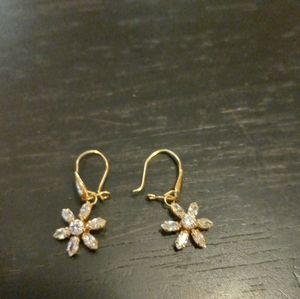 Sweet and lovely rhinestone flowers for pierced ears.